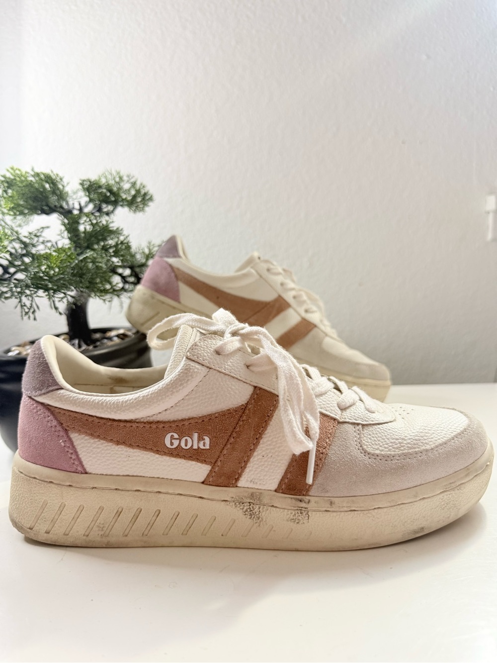 Gola Grandslam trident women size 8 Cream, Pink and Tan Retro Runner Sneakers